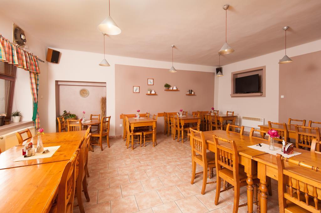 Hotel Posta Sobotka Luaran gambar